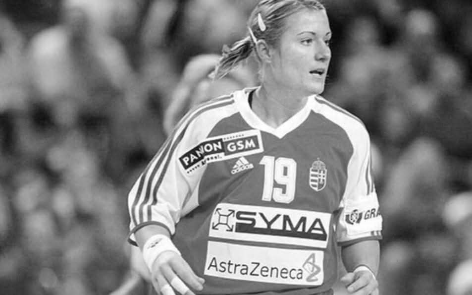 49 ÉVES LENNE KULCSÁR ANITA
